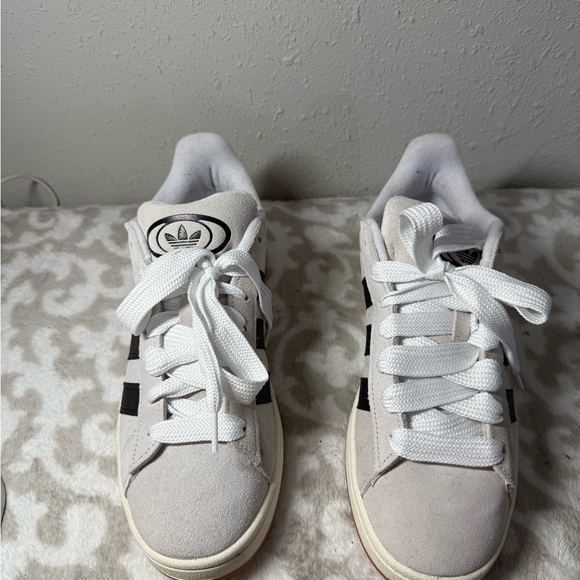 Adidas Classic White and Black Trainers - Picture 2 of 4